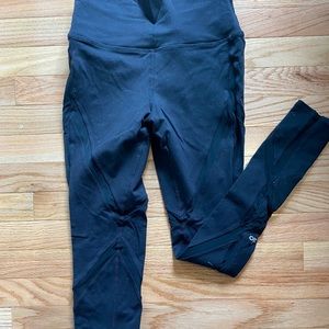 Black Alo yoga mesh detail leggings